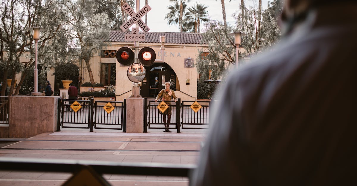 പ്രകൃതിയാൽ ചുറ്റപ്പെട്ട അവധിക്കാല യാത്രകൾക്ക് അനുയോജ്യമായ, സുഖകരവും ആധികാരികവുമായ ഞങ്ങളുടെ ലോഡ്ജുകൾ കണ്ടെത്തൂ. വിശ്രമവും പുറം പ്രവർത്തനങ്ങളും സംയോജിപ്പിച്ച്, ആകർഷകമായ സ്ഥലങ്ങളിൽ സമാധാനപരമായ താമസം ആസ്വദിക്കൂ. കുടുംബാംഗങ്ങളുമായോ സുഹൃത്തുക്കളുമായോ മറക്കാനാവാത്ത നിമിഷങ്ങൾ അനുഭവിക്കാൻ ഇപ്പോൾ തന്നെ ബുക്ക് ചെയ്യൂ.