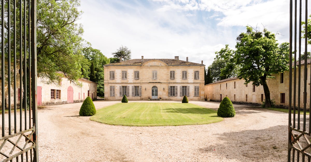 découvrez nos gîtes confortables et accueillants, nichés au cœur de la nature. profitez d'un séjour paisible en famille ou entre amis, avec toutes les commodités nécessaires pour un moment inoubliable. réservez votre escapade tranquille dès maintenant !
