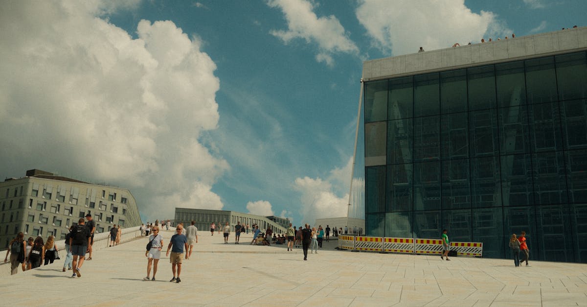 Os preços variam de € 250 a € 500 por noite, dependendo das opções de acomodação e do período da reserva.