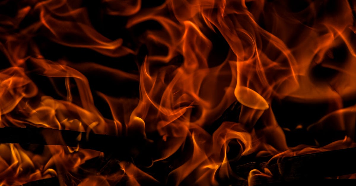 W regionie tak popularnym wśród turystów, jak Trévoux, zapobieganie pożarom to nie tylko kwestia przepisów; to element odpowiedzialnego podejścia. Bezpieczeństwo wymaga rygorystycznej konserwacji, skutecznego podnoszenia świadomości i proaktywnego zarządzania ryzykiem. Między innymi, różne działania mogą wzmocnić gościnność, jednocześnie ograniczając ryzyko pożaru: