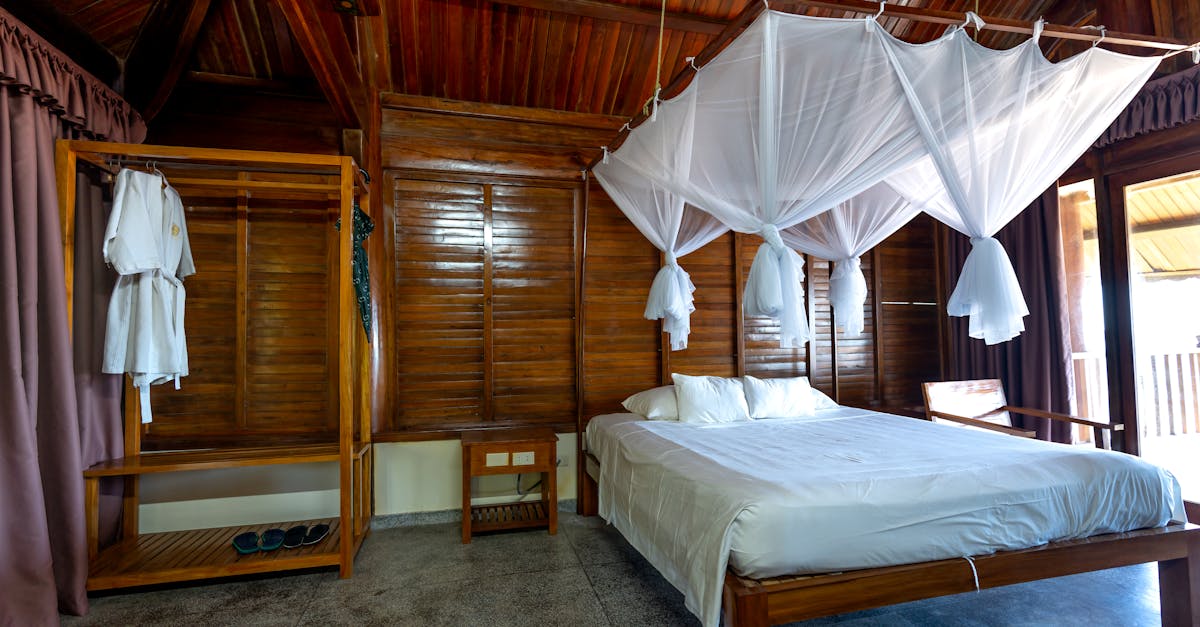 découvrez l'élégance et le raffinement de notre luxury lodge, un sanctuaire de bien-être niché au cœur de la nature. profitez d'une expérience inoubliable avec des hébergements somptueux, des services haut de gamme et une atmosphère sereine. parfait pour une escapade romantique ou un séjour relaxant en famille, notre lodge allie confort moderne et charme rustique.