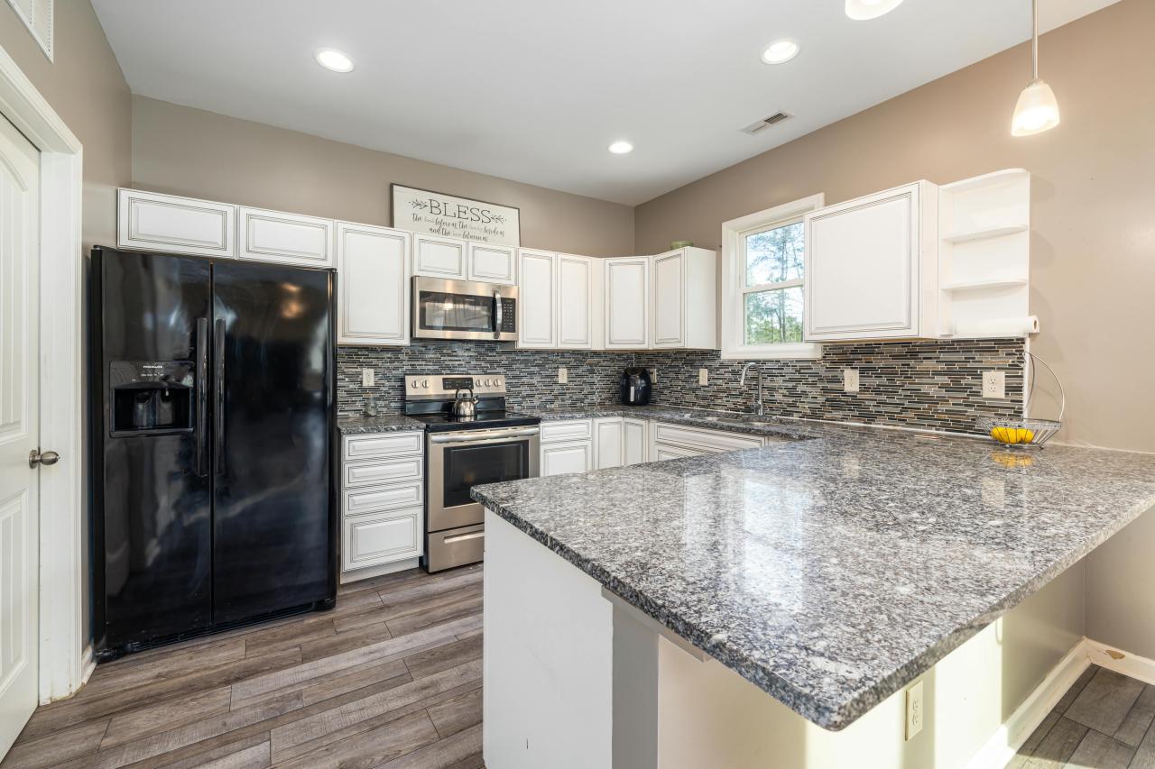 kitchen modern appliances vacation home